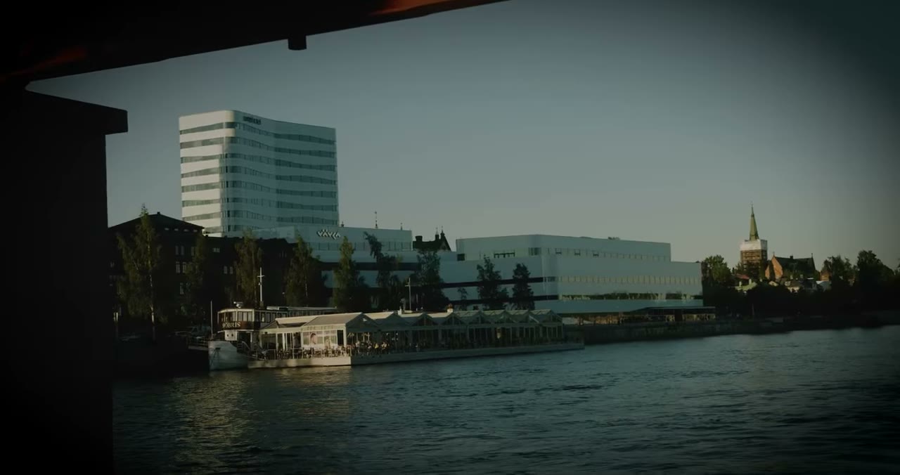 Taxi UÅ Umeå på väg genom staden